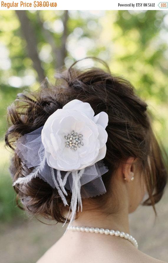 زفاف - ON SALE White Bridal Flower Hair clip, Wedding Hair Accessory, Fascinator, Satin, Rhinestone Jewel Center, Bridal Head Piece