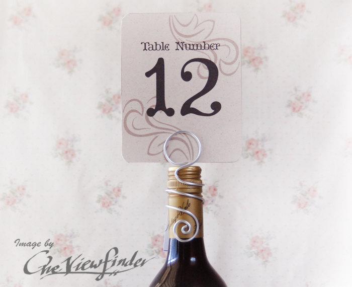 زفاف - Wine Bottle Table Number Holder,Wire Place Card Holder, Escort Card Holder,  From Set of 5 pcs onwards