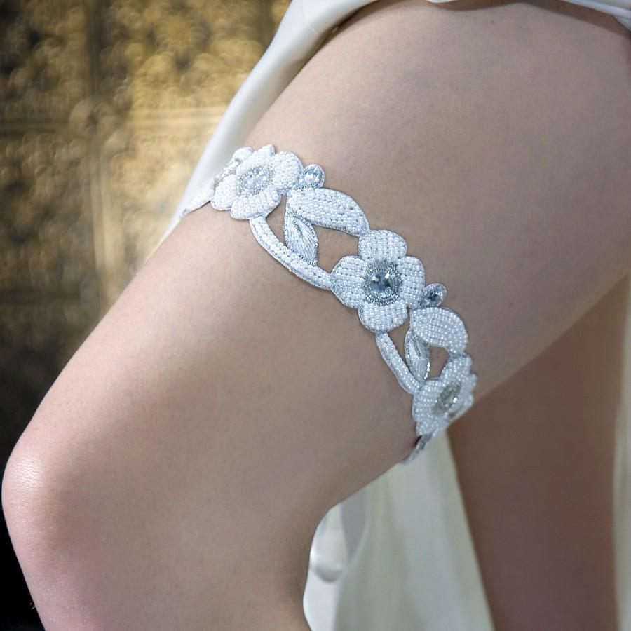زفاف - SMITTEN Embroidered Pearl Garter