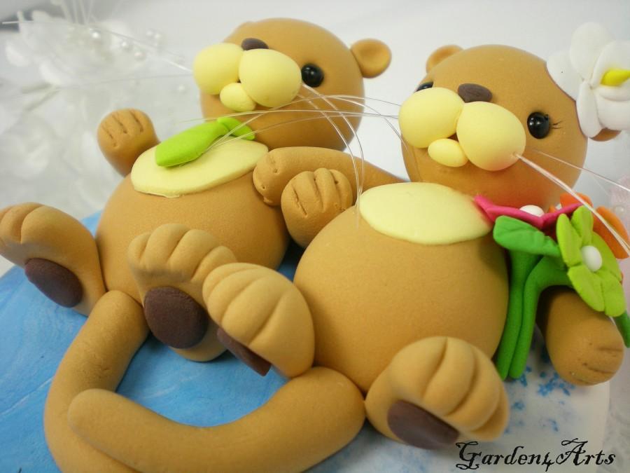 Mariage - Customise Wedding Cake Topper--Sea Otter Love - HAND HOLD HAND with Ocean Base