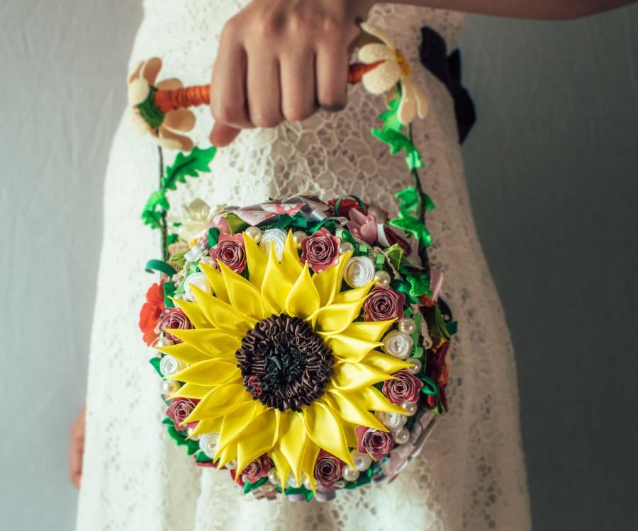 Mariage - Bouquet bride Handmade Wedding fabric vintage bridal bouquet bag paper handbag sunflower country