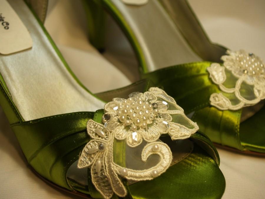 Свадьба - Green Wedding Shoes with Ivory or white appliqués - Olive Green Bridal Shoes with ivory trim, Peep Toe Closed Heel, Olive Green Satin Heels