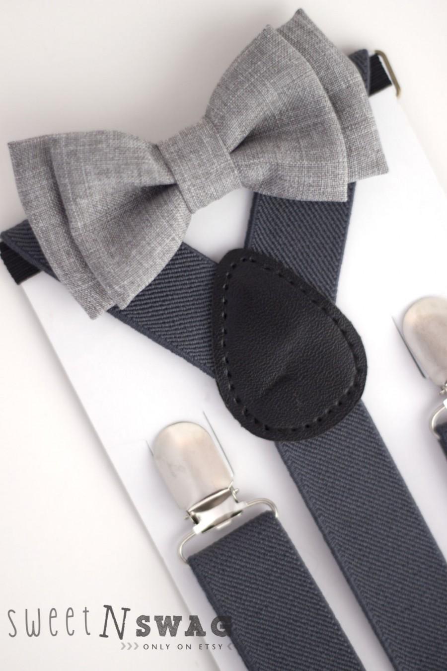 Mariage - SUSPENDER & BOWTIE SET.  Newborn - Adult sizes. Dark Grey / Gray Suspenders. Light grey chambray bowtie.