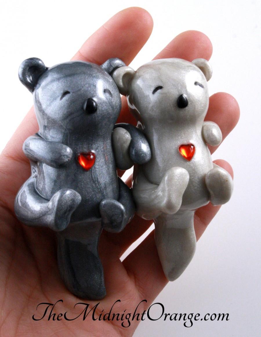 Свадьба - Significant Otters Holding Hands - clay animal sculpture - I Love You gift for anniversary or adorable wedding cake topper - made to order