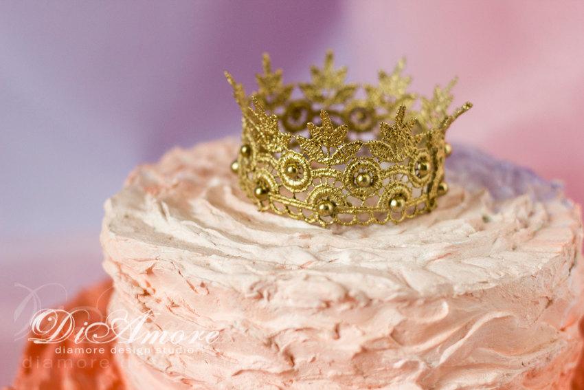 Свадьба - Lace crown cake topperGOLD Wedding crown topper Gatsby Stylecrown photography propgold beadsprincess partybirthdayparty decoration