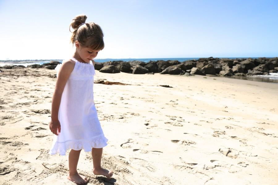 Свадьба - White Linen and Lace Trim Beach Flower Girl Dress