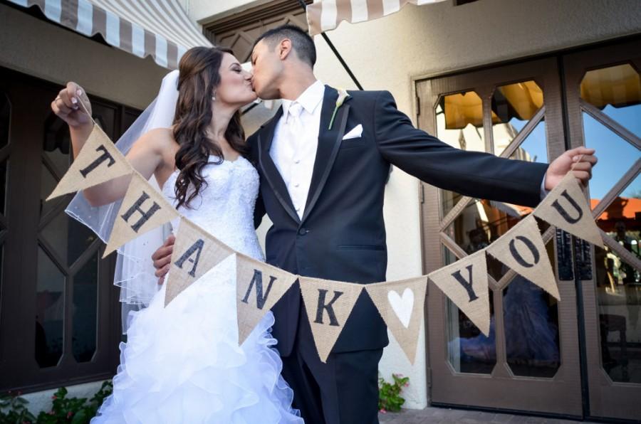 زفاف - Thank you burlap banner with white glittered heart - Wedding Garland - Photo Prop - Wedding sign