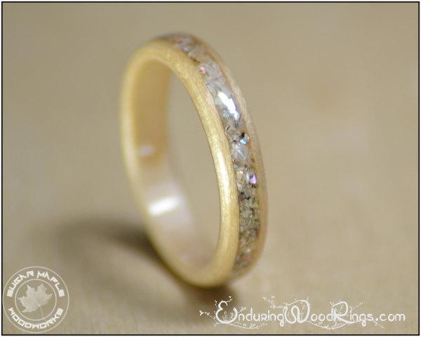 زفاف - Wood Engagement Ring. Wood Ring made from Sugar Maple, with a Mother of Pearl inlay - Made using ancient steam bending technique.