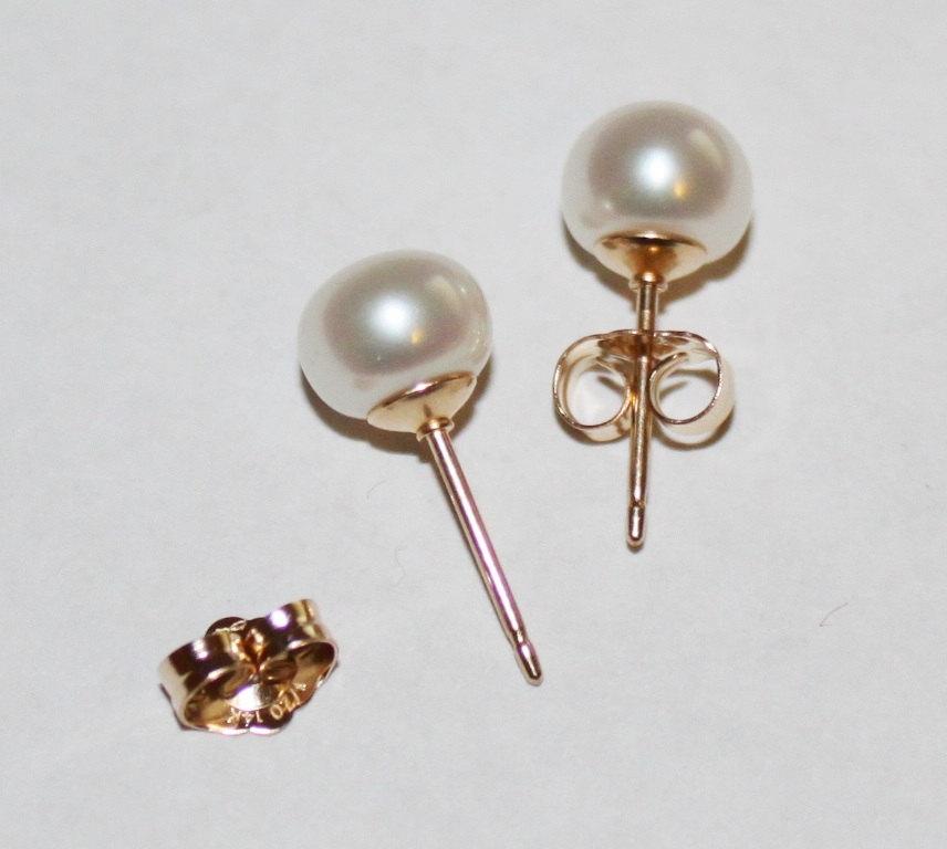 Mariage - SET of 6 REAL pearl bridesmaid earrings, 6 sets pearl studs, Gold wedding,bridesmaids pearl earring, 6 sets pearl stud earrings