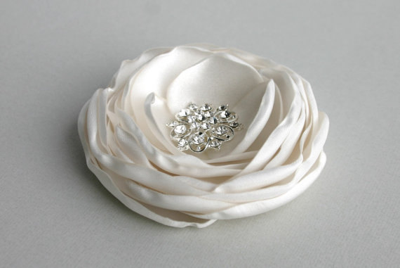 Wedding - Handmande Ivory Flower Hair Clip, Off White Flower Hair Piece, Flower Headpiece, Wedding Accessory, Flower Clip, Bridal Accessory, Hair Pin
