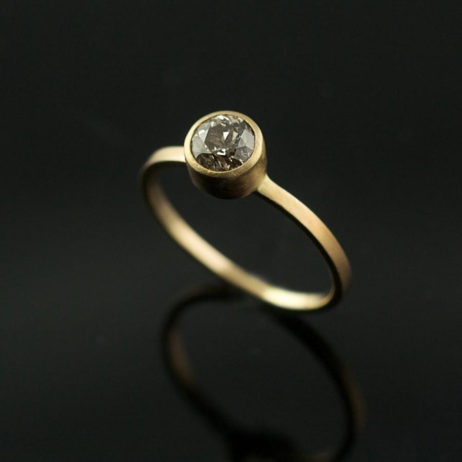 Свадьба - Old European Cut Diamond Set in Recycled 14k Yellow Gold By VK Designs in Portland, OR // Minimal Modern Bride
