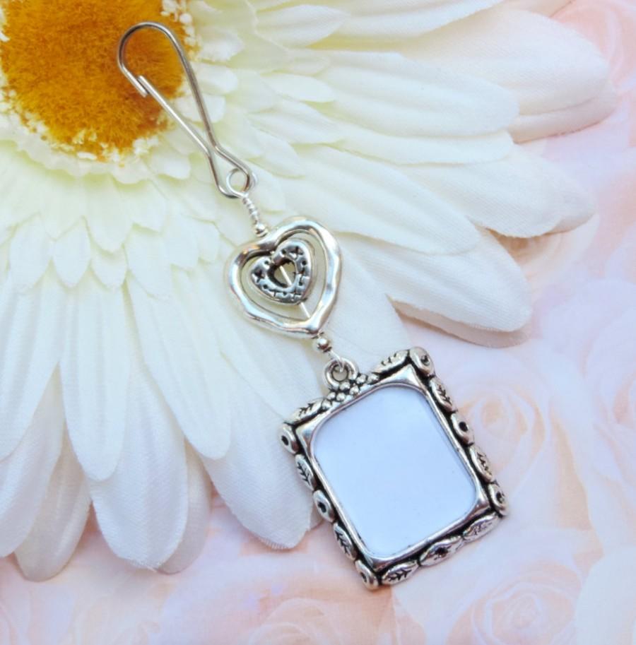 زفاف - Wedding charm. Bridal bouquet charm. Hearts Photo jewelry. Memorial photo charm with hearts. Gift for the bride. Small picture frame.