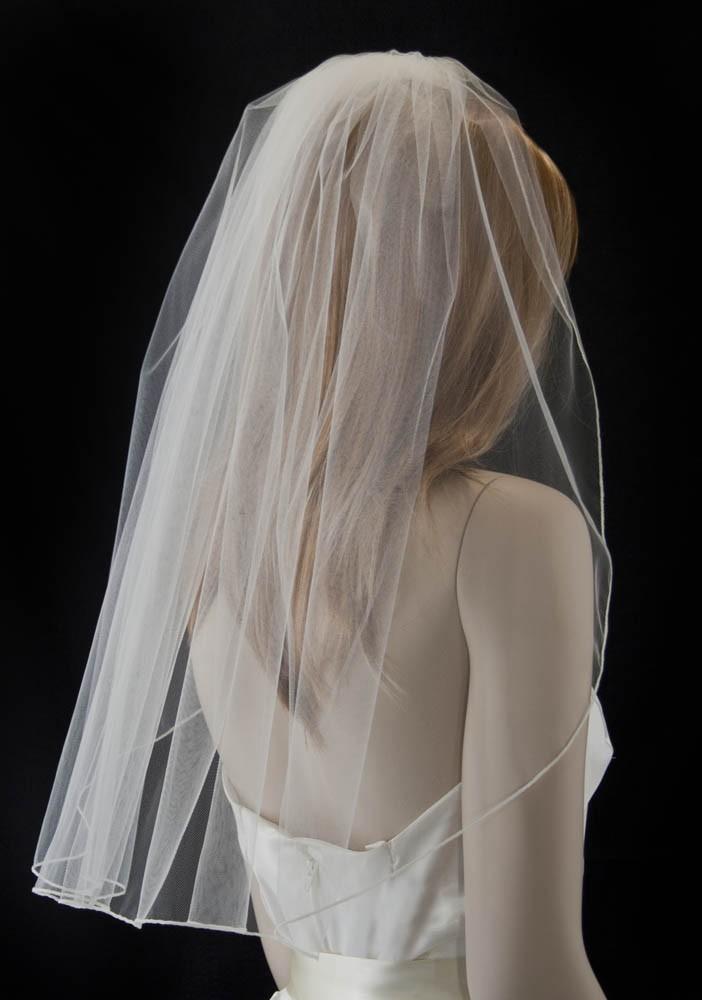 Hochzeit - Wedding veil - 25 inch elbow length wedding veil with a delicate finished edge
