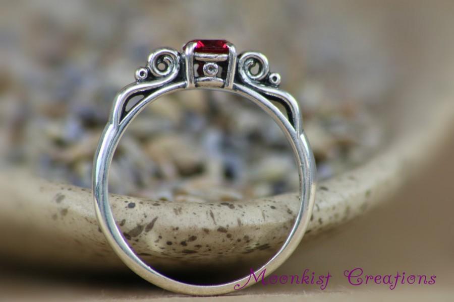 زفاف - Size 8 - Vintage-style Victorian Ruby Ring in Sterling- Silver Promise Ring - July Birthstone Ring - Gift For Her - Ready To Ship