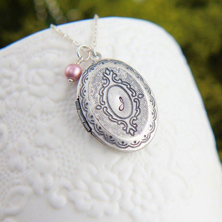 Свадьба - Locket Necklace, Personalized Locket, Monogram Locket Necklace, Locket Pendant, Two Initials Locket,Personalized Jewelry,Bridesmaid Necklace