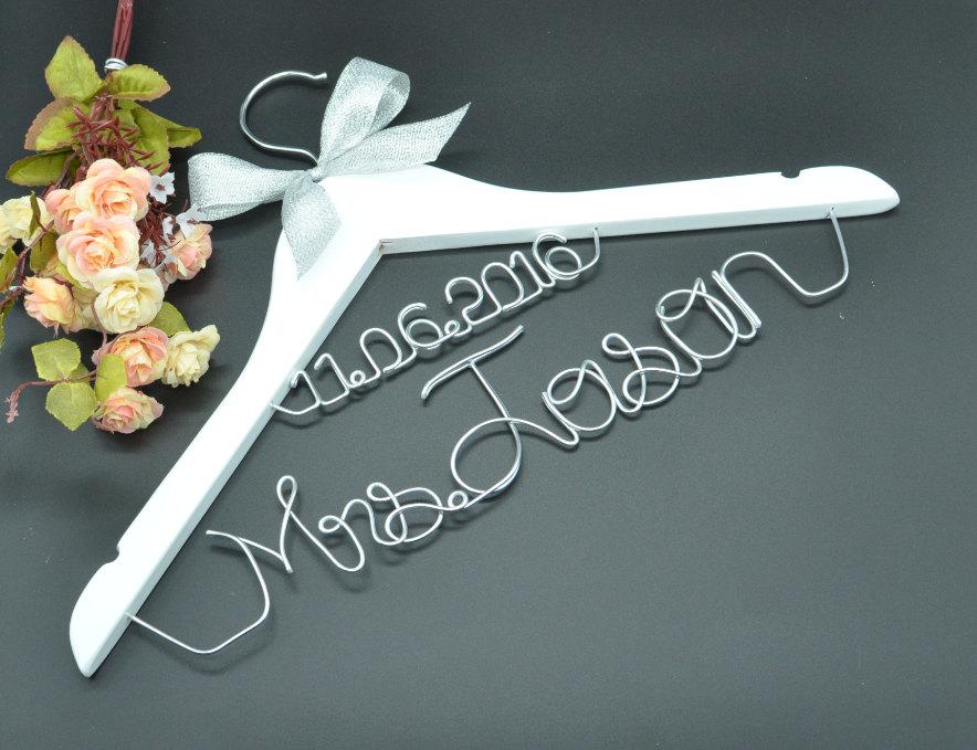 Свадьба - wedding hanger with date, custom wooden wedding hanger, personalized bridal hanger, personalized rustic wedding dress hanger