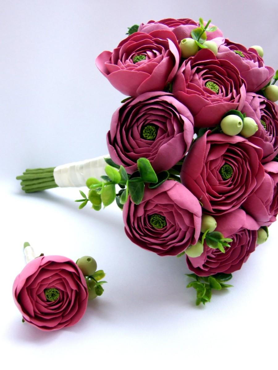 زفاف - Clay wedding bouquet and boutonniere set, Bridal bouquet with ranunculus and green berries, Natural look bouquet