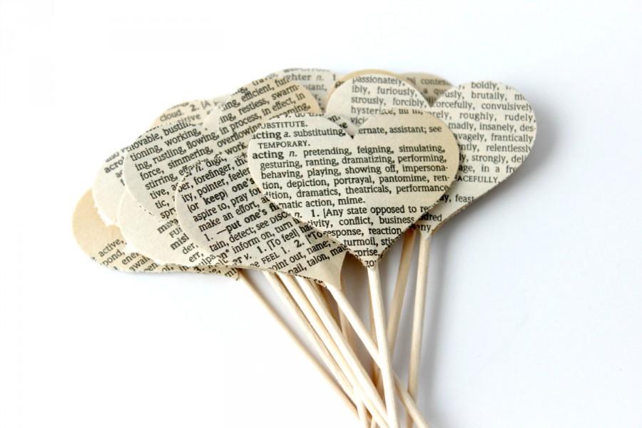 Свадьба - 12 Vintage Heart Cupcake Toppers, Antique Dictionary, Romantic Cake Topper, Book Club, Birthday Party, Wedding Decoration, Bibliophile