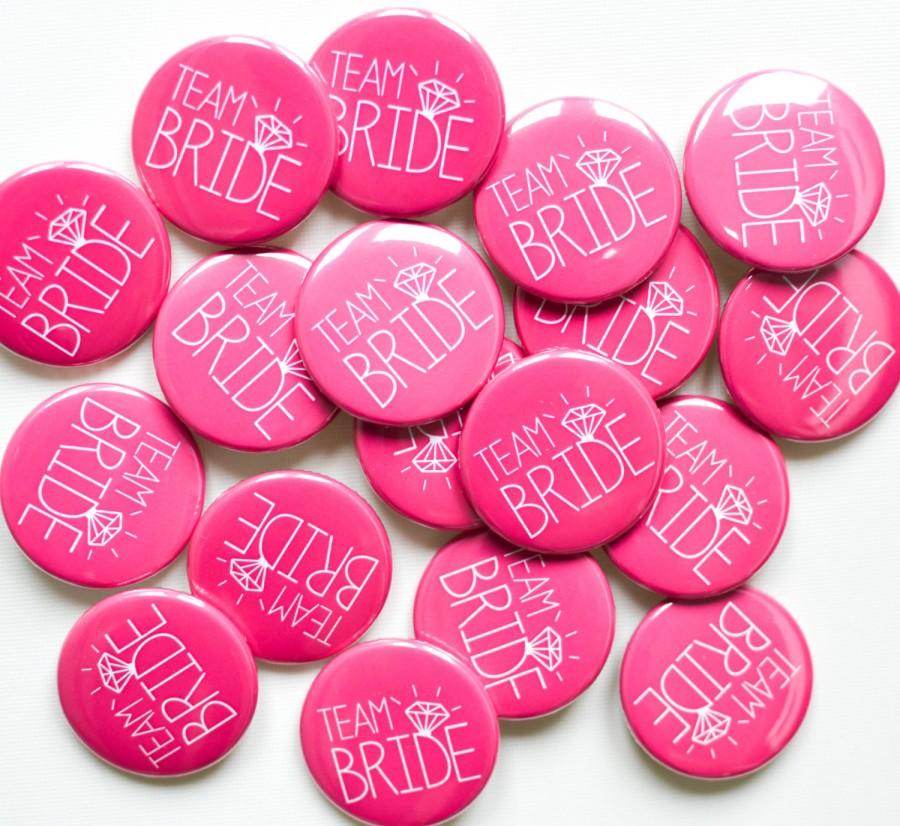 Hochzeit - 5 x Pink Hen Party Badges -  Team Bride / Hen Night / Bachelorette Badges