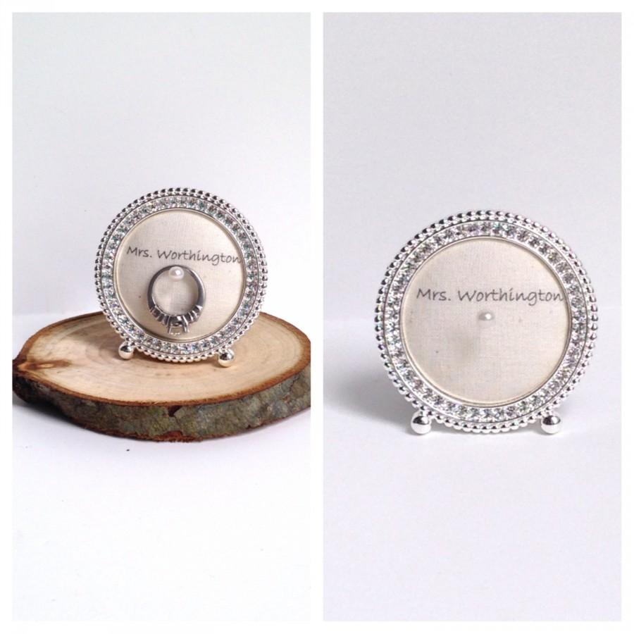 Mariage - Wedding ring holder petite round diamond frame: engagement ring holder, bridal shower gift, for her, ring stand