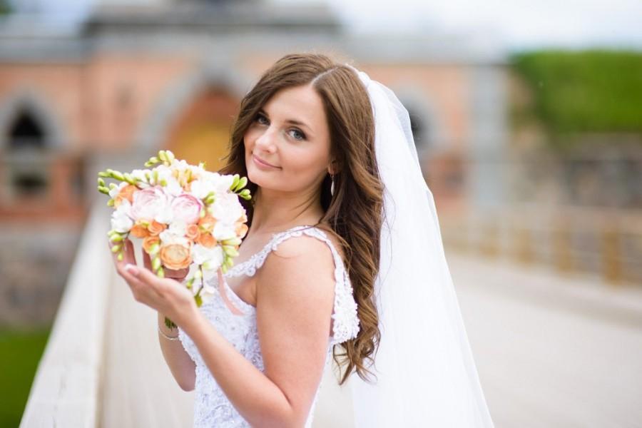 زفاف - Wedding bouquet and boutonniere set, handmade bridal bouquet, bouquet of polymer clay, pink peonies, white freesias and peach roses