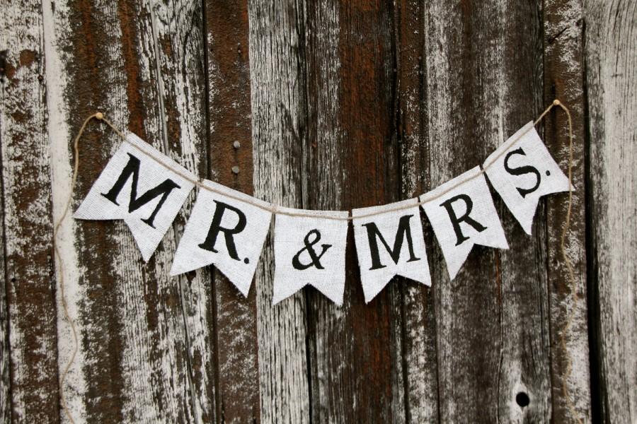 Hochzeit - Mr. & Mrs. burlap banner - Wedding Banner - Photography prop