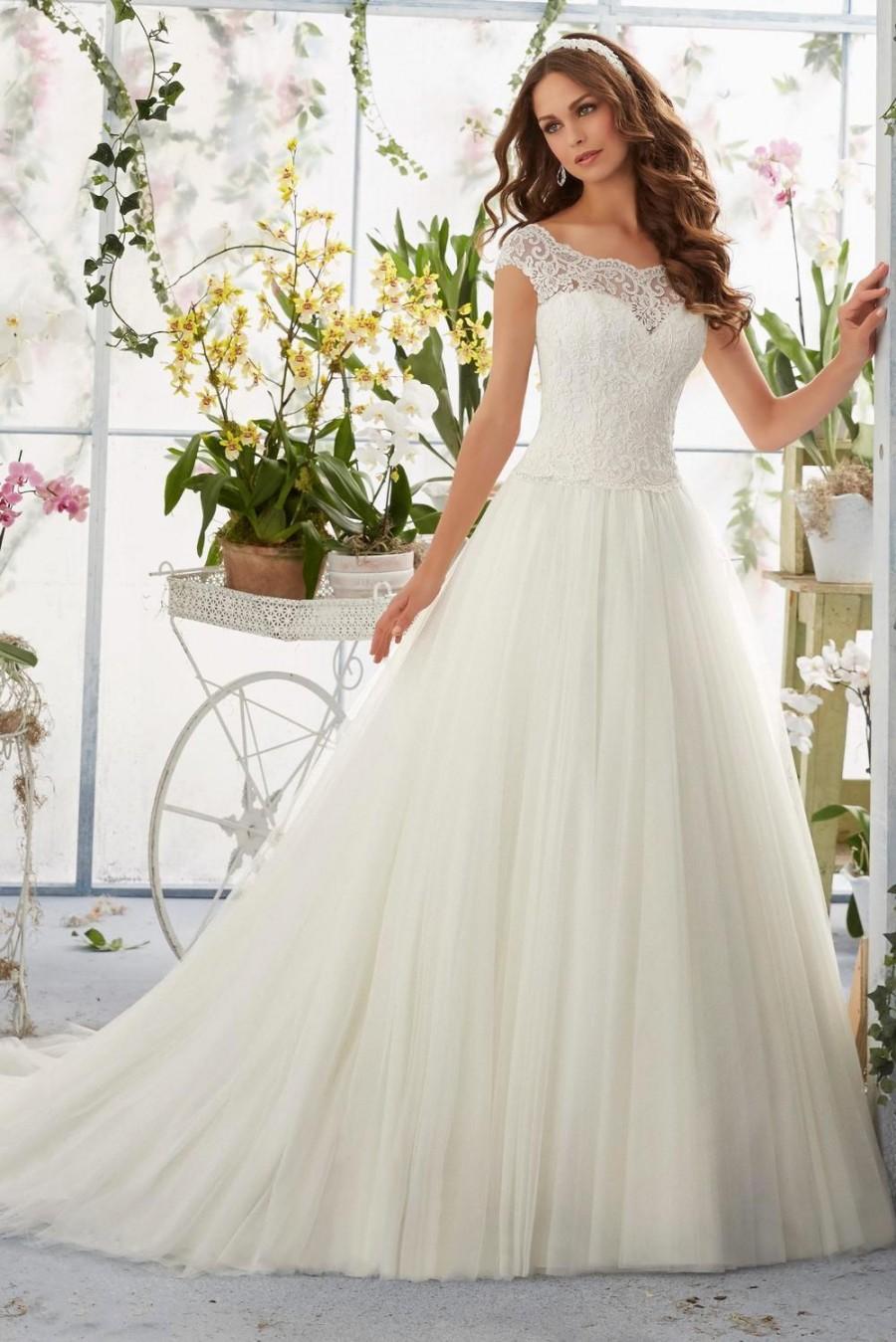 Mariage - 2016 Chic A-Line Sleeveless Wedding Dresses Bateau Court Train V-Back Dropped Waist Covered Button Tulle With Applique Online with $121.73/Piece on Hjklp88's Store 