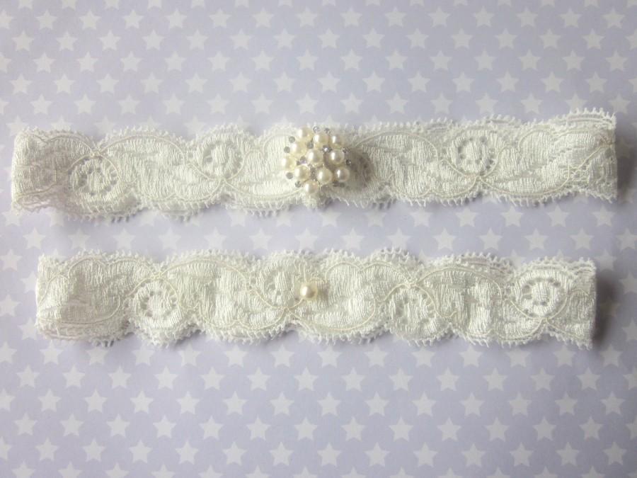 Hochzeit - Ivory Garter Set / Wedding Garter - Simply Elegance and Pearls Bridal Garter Set (including toss garter)