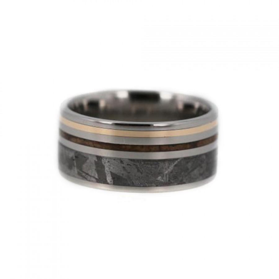 زفاف - Meteorite Wedding Ring, Yellow Gold Pinstripe, Kauri Wood Pinstripe, Waterproof