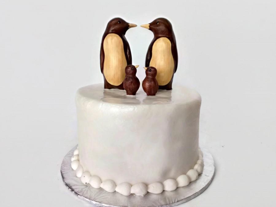زفاف - Penguin Cake Topper, Rustic Hand Carved Cake Topper with 2 children, Family of 4 Cake Topper and Keepsake