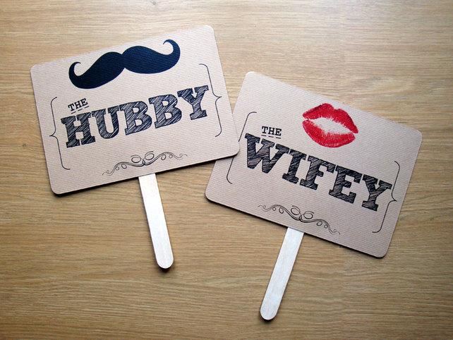 زفاف - The Hubby & The Wifey (Mr and Mrs) - Photo Prop Sign
