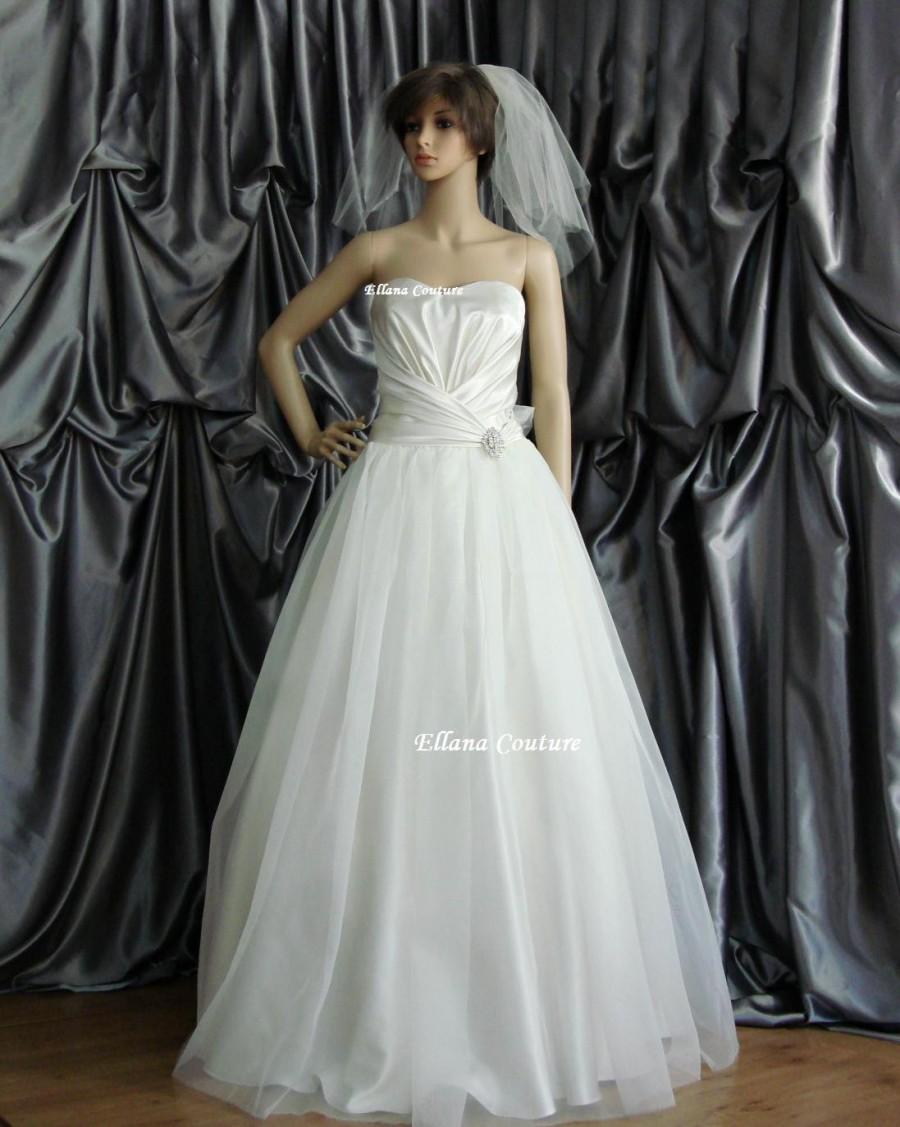 Wedding - Sample SALE. Annette - Retro Inspired Wedding Ball Gown. Absolutely EXQUISITE.
