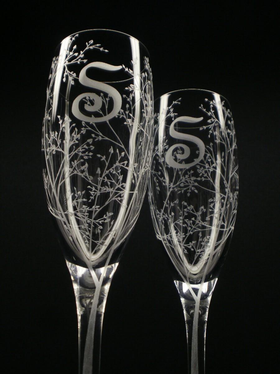 Mariage - Personalized Spring Wedding Flutes 2 Custom Engraved Champagne Glasses Branches and Leaves' Monogram Initial Personalized Wedding