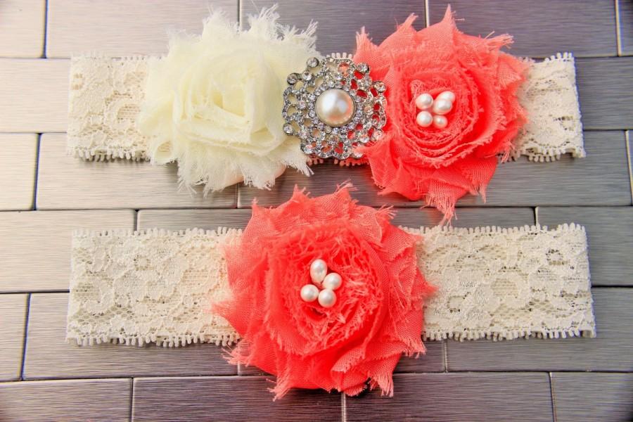 Hochzeit - Garter - Coral Pink Wedding Garter Set, Ivory Lace Garter w/ Flowers, Pearl wedding garder, Coral wedding, bridal garder, Coral bridesmaids