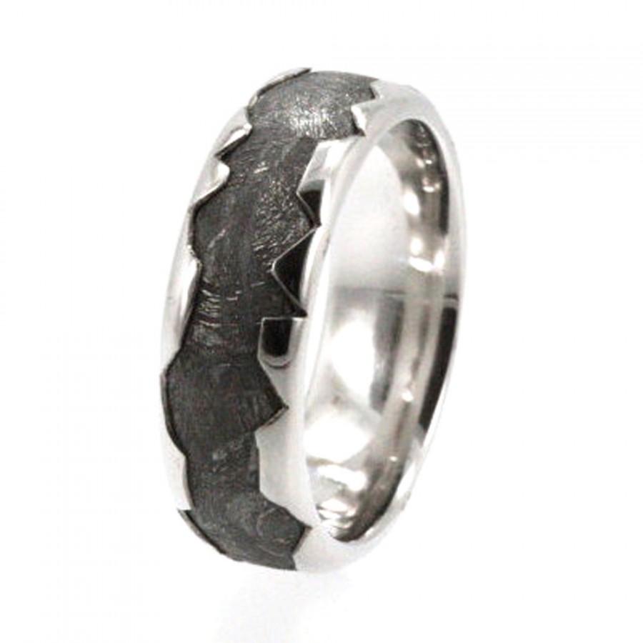 زفاف - Cool Meteorite Platinum Ring, Platinum Wedding Band for Men, Unique Mens Ring Wavy Profile