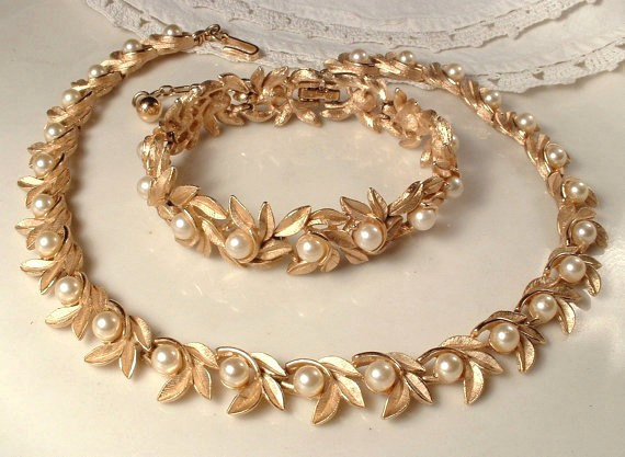 زفاف - Vintage Ivory Pearl Brushed Gold Leaf Link Bridal Necklace, Designer Statement Woodland Eco Wedding Rose Gold Leaf Jewelry Rustic Modern