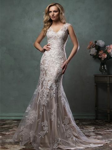 Mariage - Luxury Mermaid V-neck Lace Wedding Dress with Illusion Back