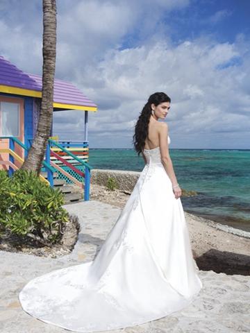 زفاف - Regal Satin And Embroidered Lace A-Line Wedding Gown With A Beaded Sweetheart Neckline