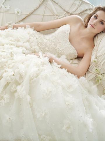 Hochzeit - Chiffon and Organza Floral Embroidered Strapless Ball Gown Wedding Dress Drop Waist