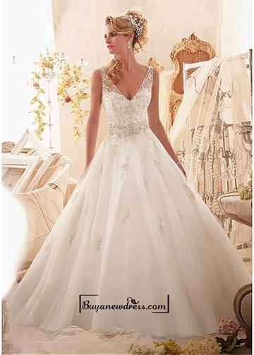Hochzeit - Alluring Tulle V-neck Natural Waistline A-line Wedding Dress