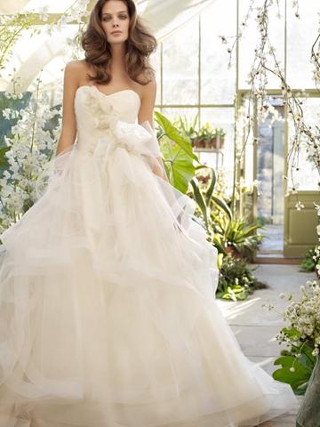 زفاف - Stunning Tulle Bridal Ball Gown with Flower Appliques on Bodice and Strapless Sweetheart Neckline
