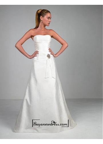 Hochzeit - Beautiful Elegant Exquisite A-line Taffeta Strapless Wedding Dress In Great Handwork