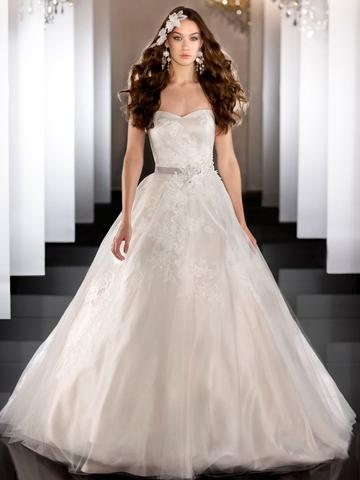 Hochzeit - Strapless Tulle Sweetheart Lace Appliques Ball Gown Wedding Dress with Beaded Belt