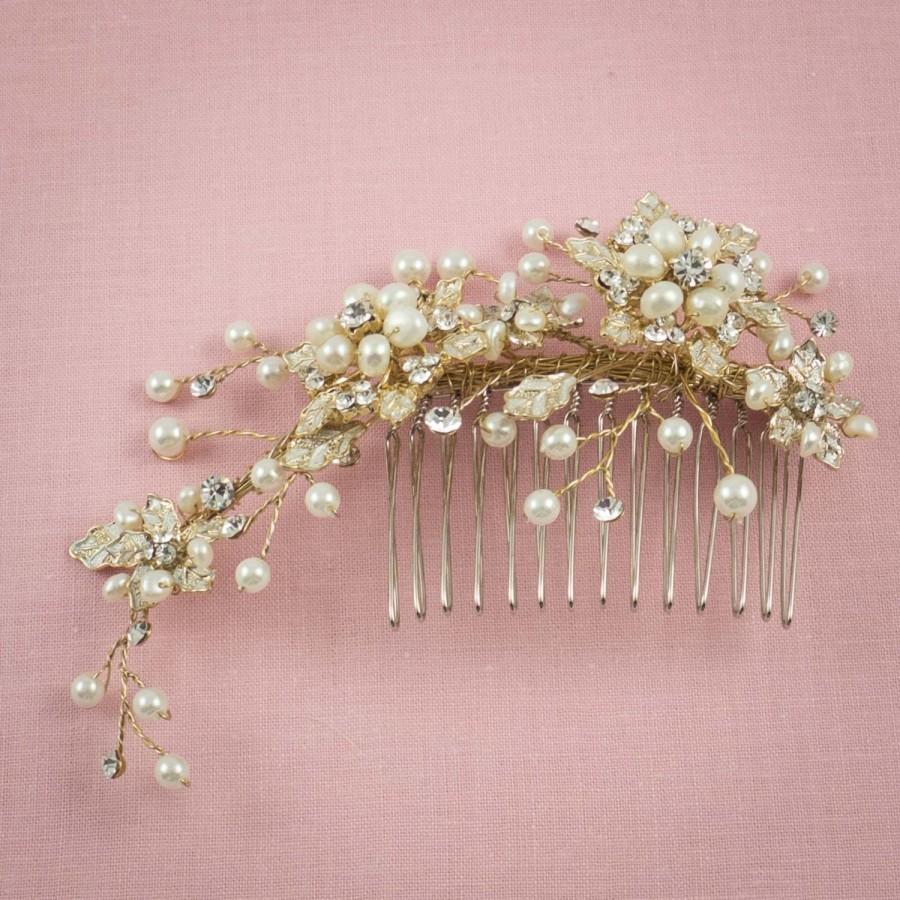 Hochzeit - Gold Bridal Hair Comb with Pearls - Romantic Wedding Hairpiece - Vintage-Inspired Bridal Hair Comb - Headpiece with Gold Leaves (Single)