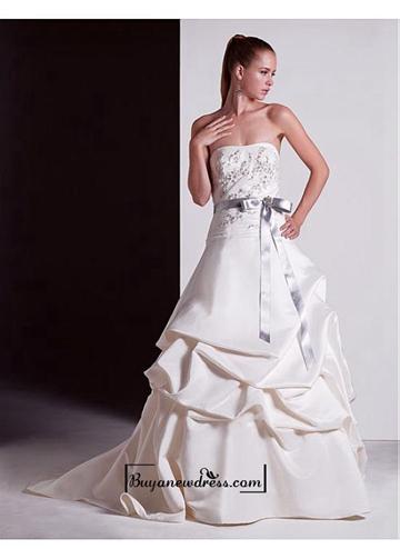 Mariage - Beautiful Elegant Exquisite A-line Satin Wedding Dress In Great Handwork