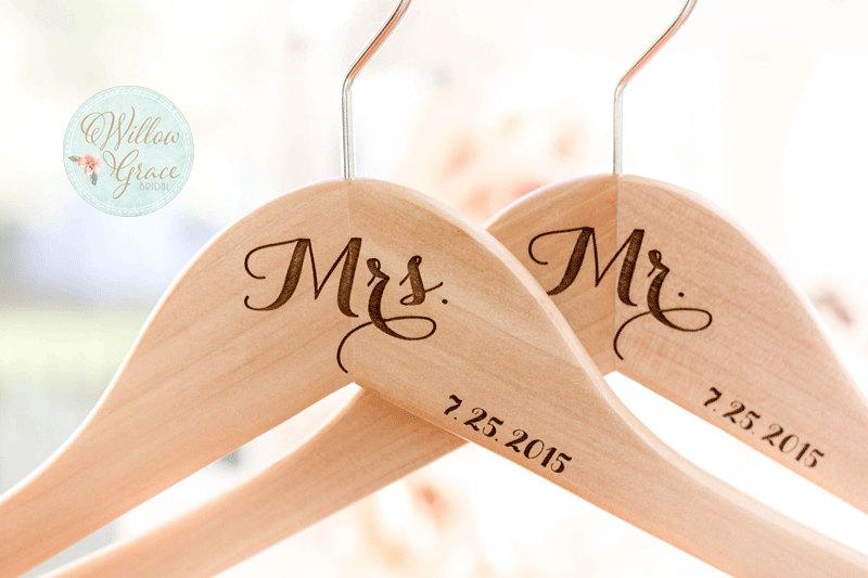 Свадьба - Personalized Bridal Hangers, Bride Hanger, Wedding Hangers
