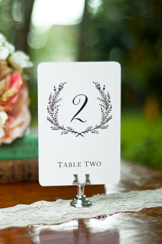 زفاف - Sweet Vintage Wedding Table Number Signs 1-15 - White or Cream Stock