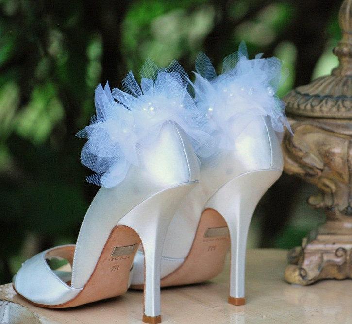 Свадьба - Wedding Shoe Clips. White Ivory Black Chiffon Petals Pearl. Bridal Bride Edgy Party Fashion. Spring Stunning Feminine Bridesmaid. MORE COLOR