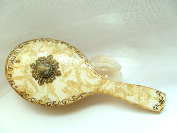 Mariage - Decoupaged Wooden hairbrush,Hand Painted Hairbrush,Antique Hairbrush,Bride Gift,Women Gift,Bridesmaid Gift,Mother's day Gift,RococoHairbrush