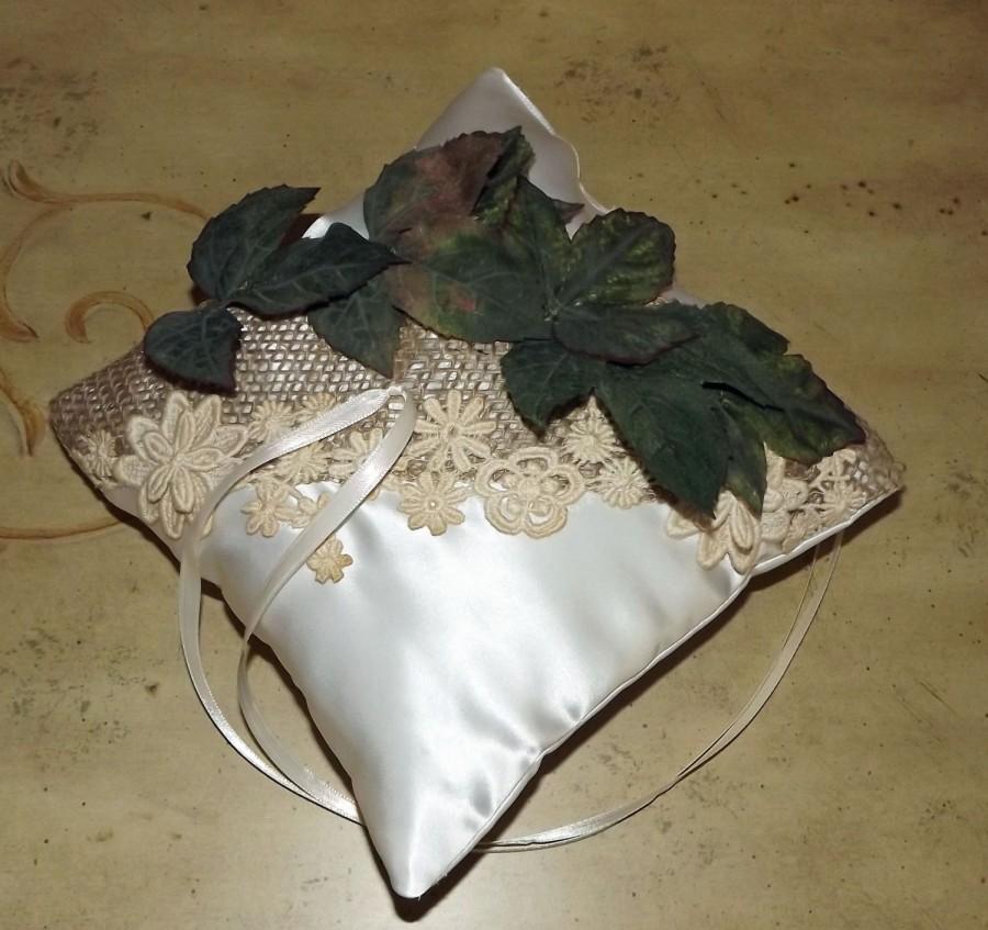 Hochzeit - Burlap Ring Bearer Pillow - Rustic Wedding  Pillow - Woodland- Country- Rustic Ring Cushion- Leaf Pillow